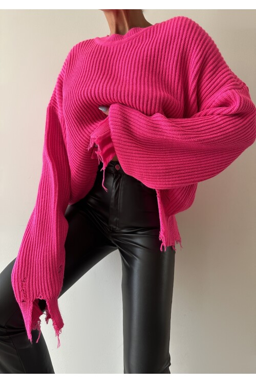 سترة تريكو ممزق بياقة دائرية