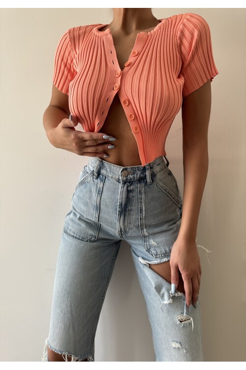 كارديجان قصير بأزرار