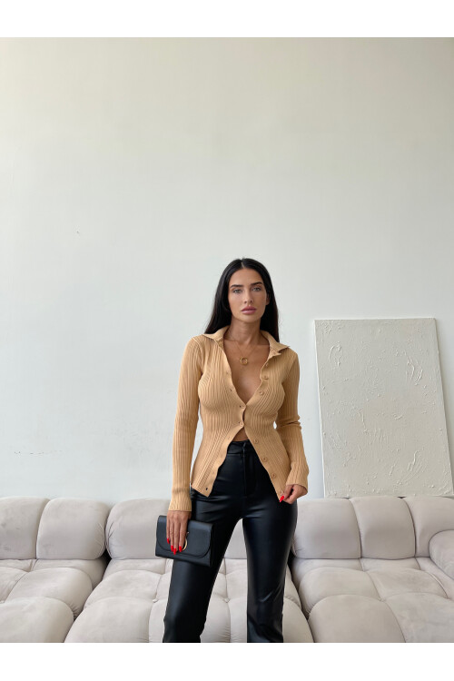 سترة تريكو الياقة